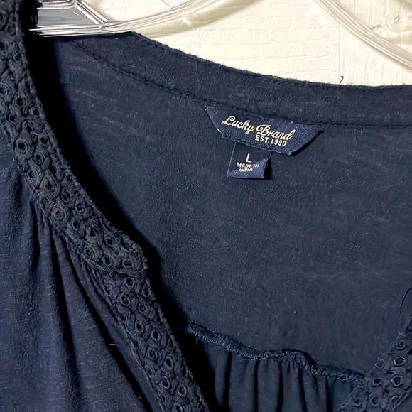 Lucky Brand top long sleeved, embroidered bottom side slits, navy blue - Picture 2 of 3